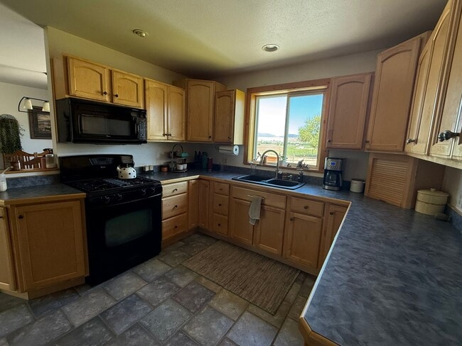 Building Photo - Dream Stevensville Horse Property on 8 acres