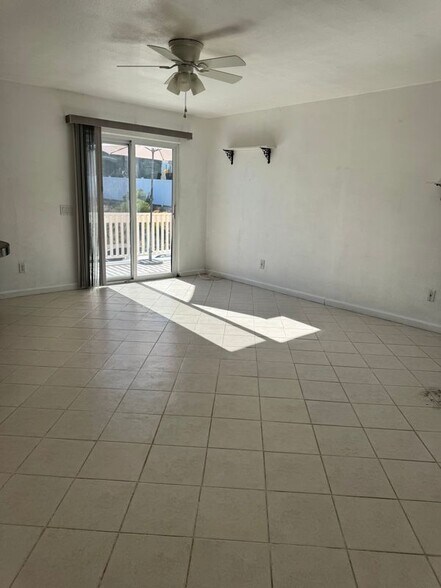 Building Photo - 1511 Maxwell Ln