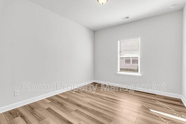 Building Photo - 247 Lucca Dr