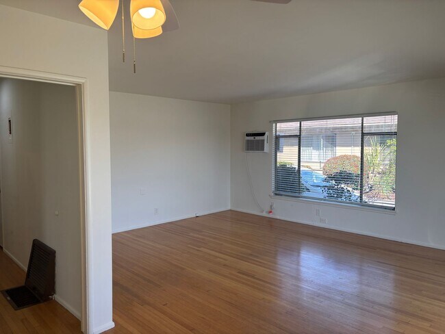 Building Photo - 215 S Baldwin Ave