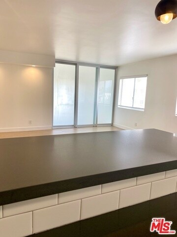 Building Photo - 435 N Oakhurst Dr