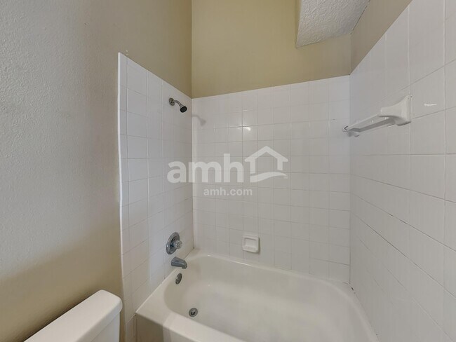 Building Photo - 2465 Saint Pauls Dr