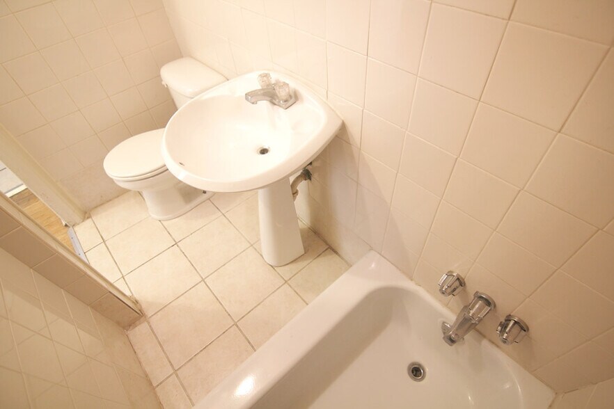 Building Photo - 618 West St