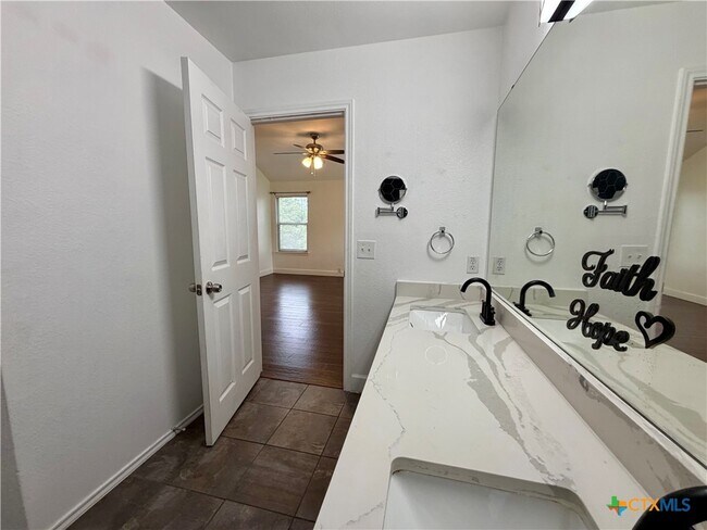 Building Photo - 804 Tapestry Cove