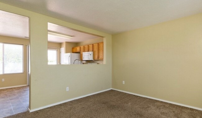 Building Photo - 3 Bedroom Home in Stansbury Park