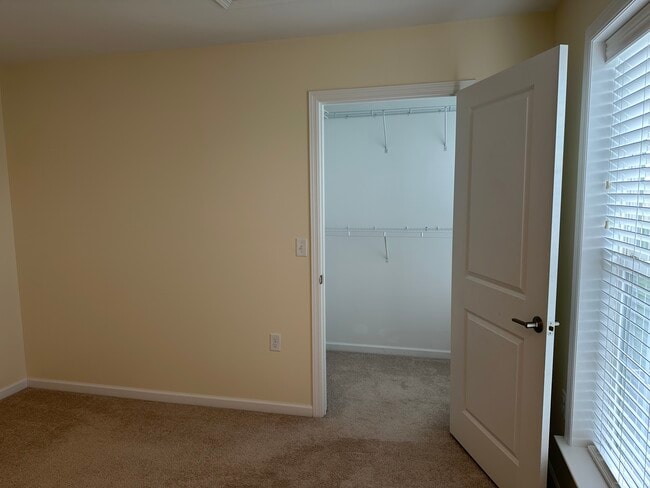 Building Photo - 410 Mayer Pl