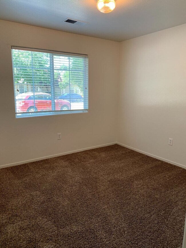 Building Photo - 1905