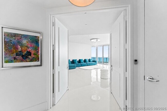 Building Photo - 5959 Collins Ave