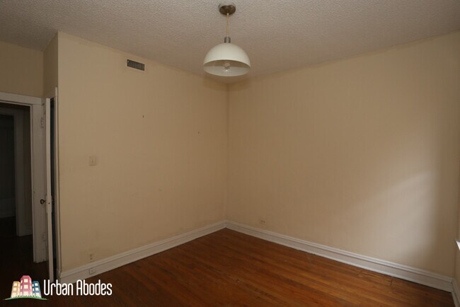 Building Photo - 3517 N Racine Ave