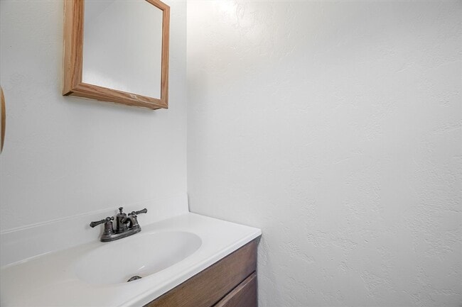 Building Photo - Huge Backyard Close to Downtown Prescott!