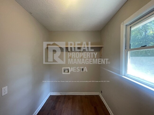 Building Photo - 8650 Hopewell Rd