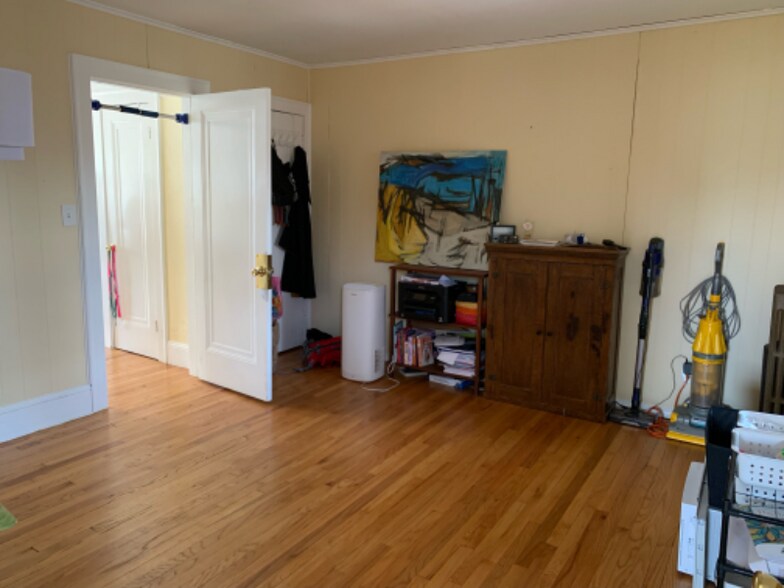 Building Photo - 12 Woodbridge St