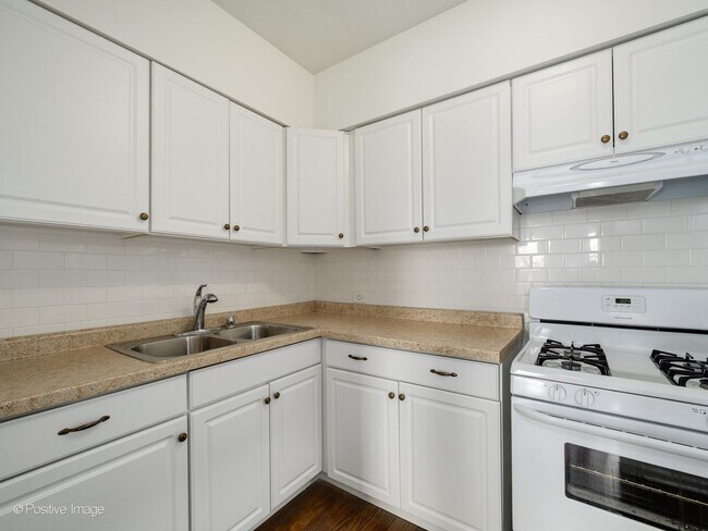 Building Photo - 133-143 Vine Ave