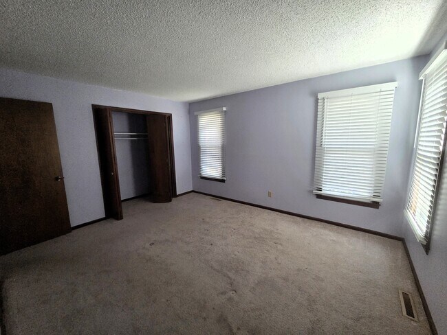 Building Photo - 3345 S Jefferson Ave