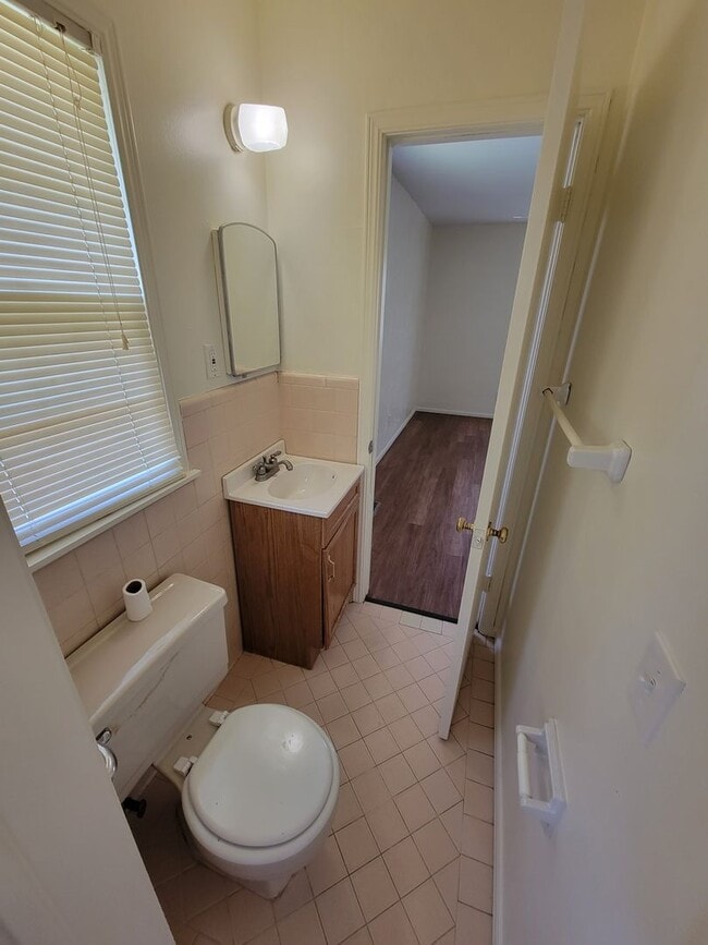 Building Photo - 3 bed in Bethany ready for new tenant!