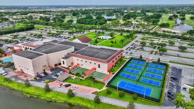 Building Photo - 177 Fanshaw E