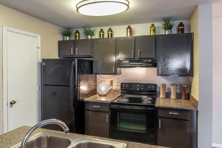 Kenwood Club at the Park Katy, TX Apartment Finder