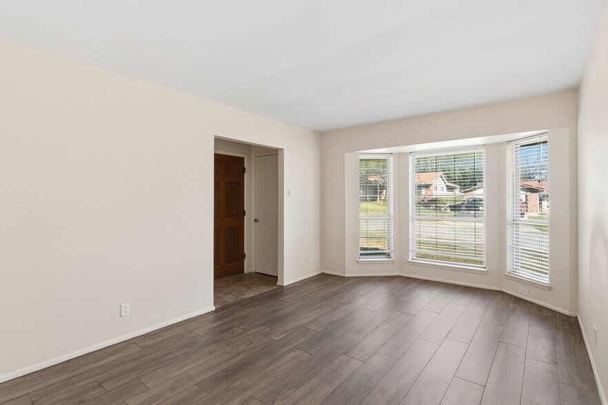 Building Photo - 5922 Moon Dance St