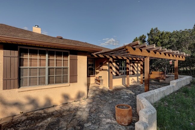 Building Photo - 115 Chaparral Pl W