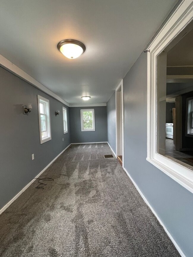 Building Photo - Four Bedroom Available August in Delphi