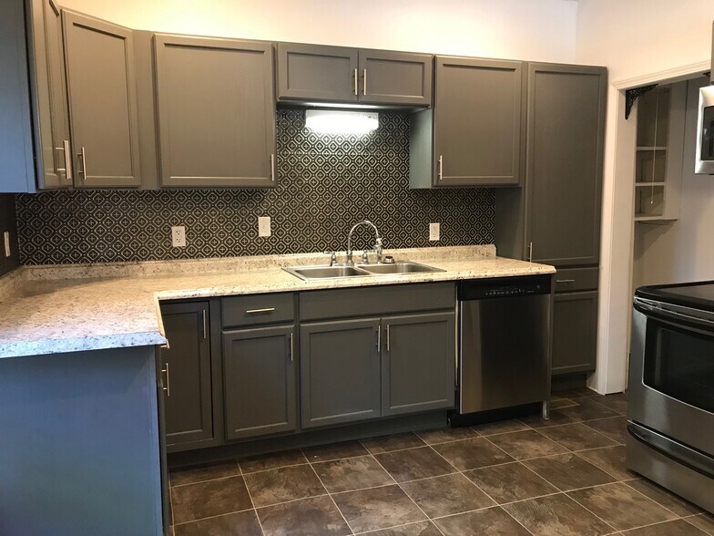Kitchen-1a - 125 E Walnut Ave
