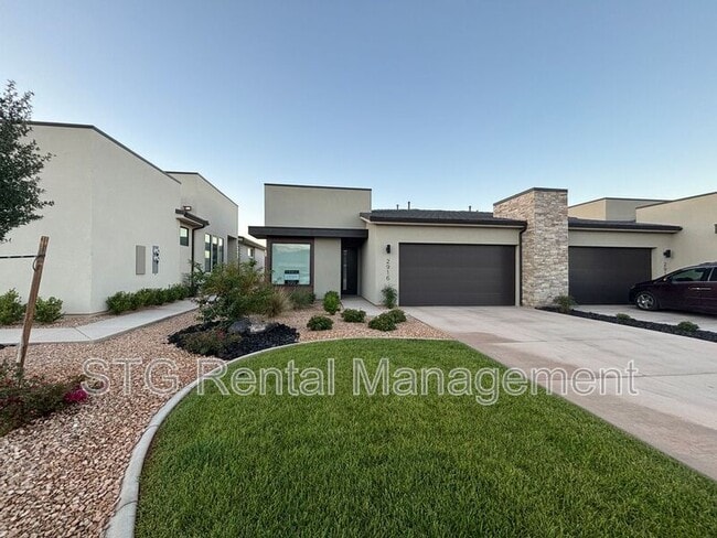 Primary Photo - 2916 E Snowberry Dr
