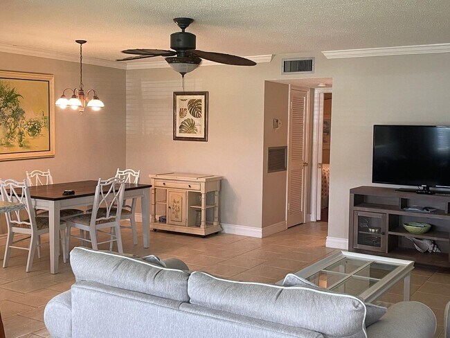 Building Photo - 515 High Point C Dr