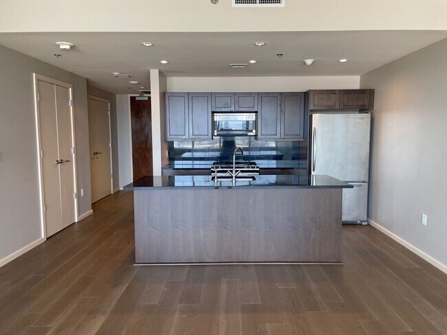 Building Photo - River Market Tower - Unit 1302