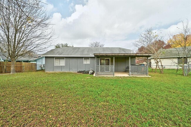 Building Photo - 703 Hyde Park Ct