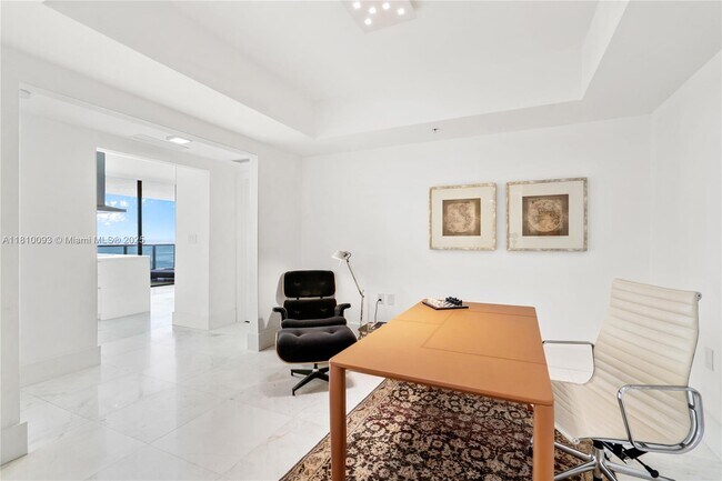 Building Photo - 16275 Collins Ave