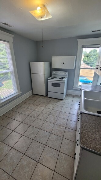 Eat-in Kitchen - 2590 East Ave