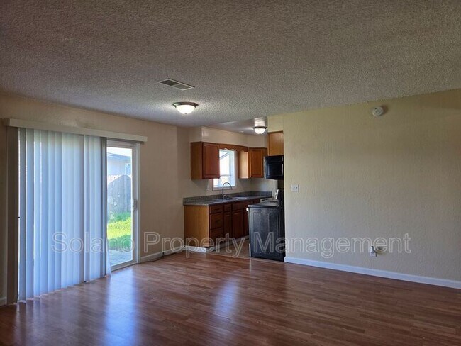 Building Photo - 232 Elwood St