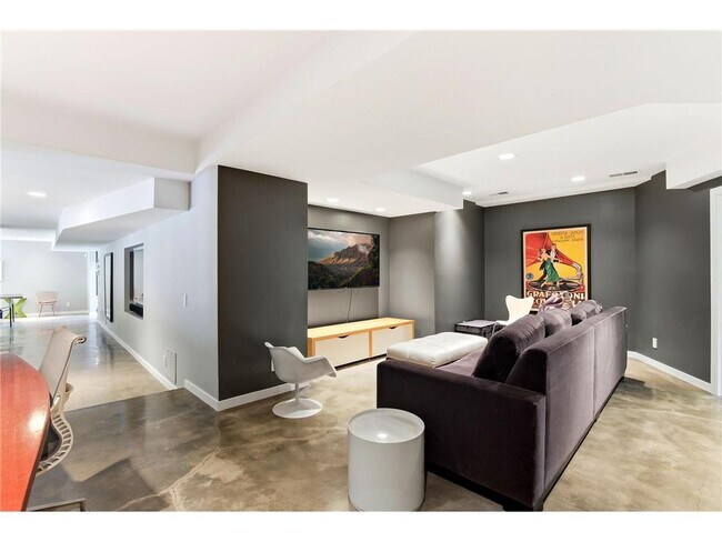 Building Photo - 20650 Bayview Ct