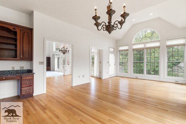 Building Photo - South AVL - Grand Residence in The Cotswol...