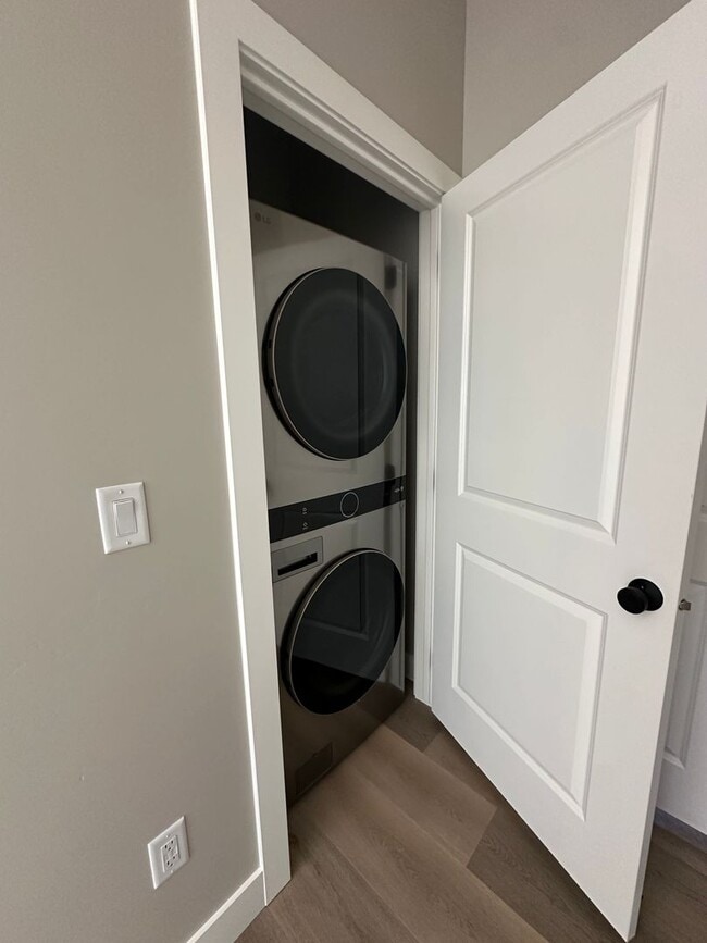 Building Photo - Charming basement apartment