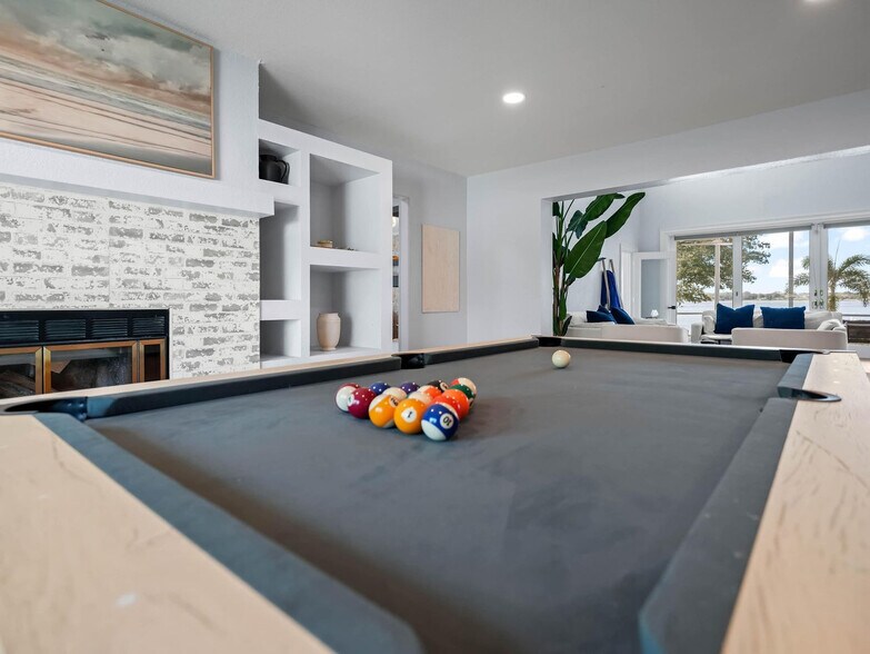 Building Photo - 4211 Lakeview Dr