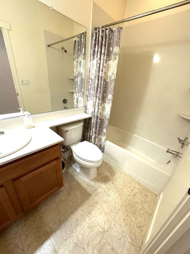 Building Photo - Welcome to modern luxury living in the heart of Midtown Sacramento!