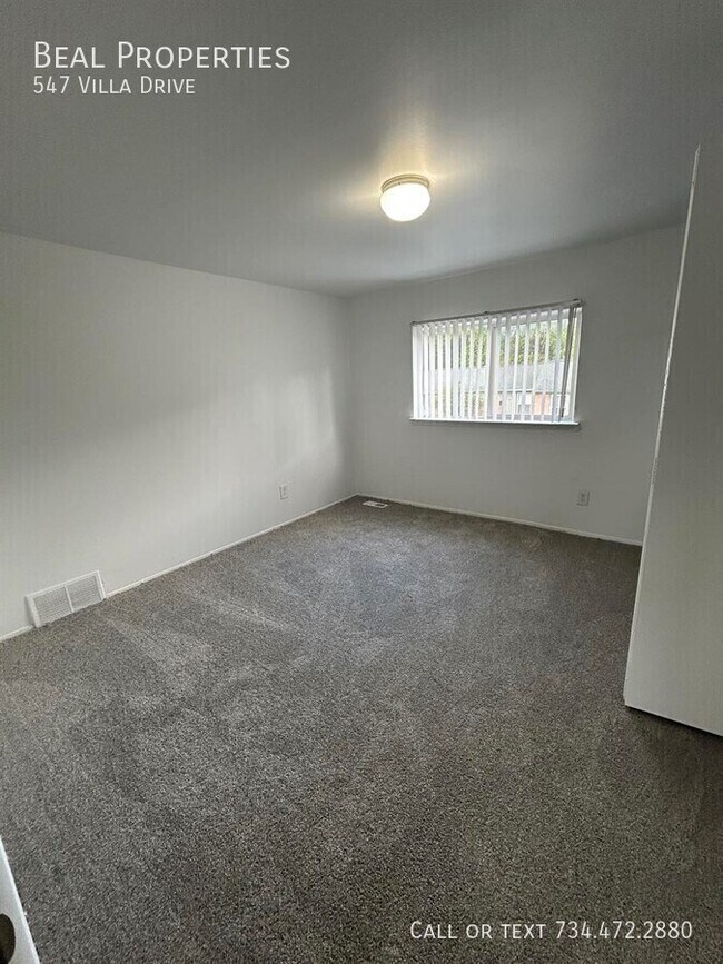 Building Photo - 547 Villa Dr