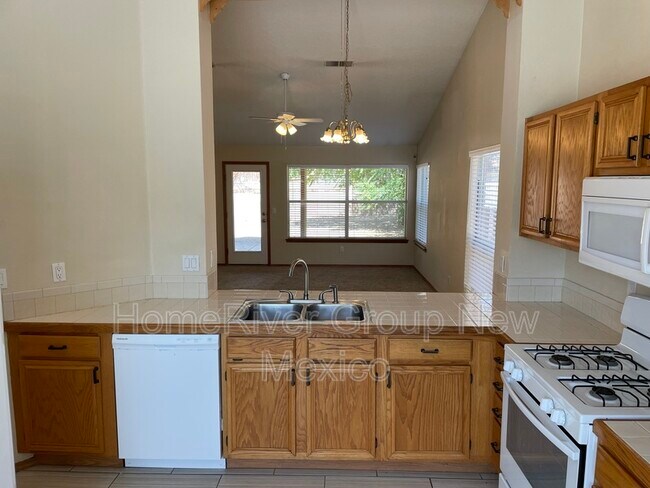 Building Photo - 2205 Sunstone Dr NW