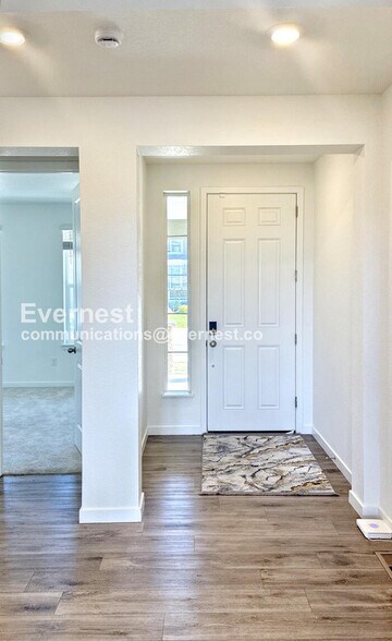 Building Photo - 740 Columbia St