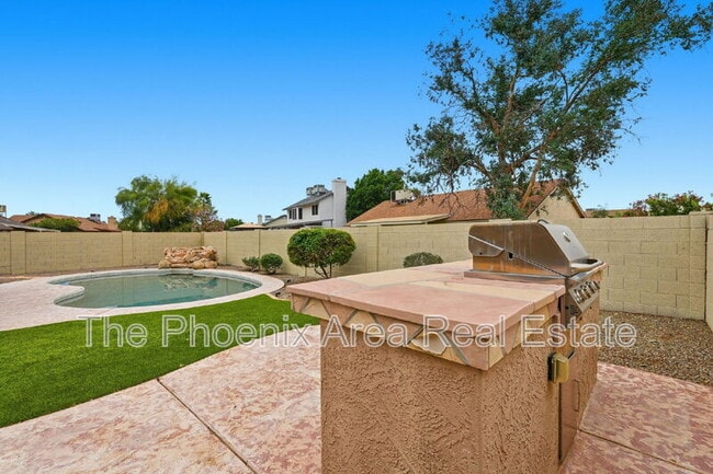 Building Photo - 4425 E Douglas Ave