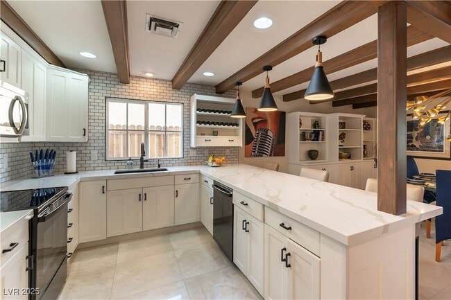 Building Photo - 2845 Queens Courtyard Dr