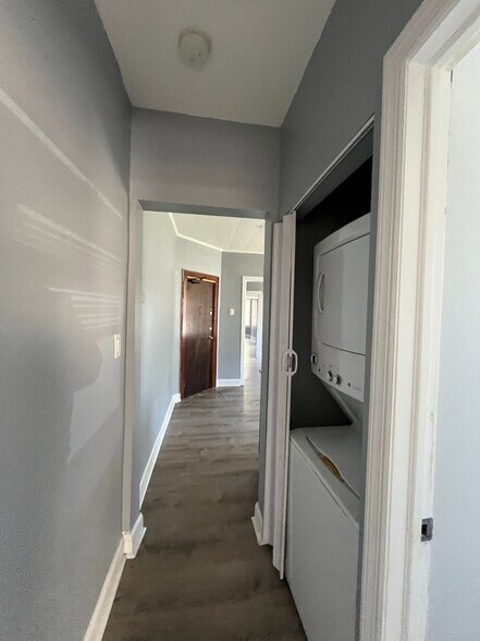 Building Photo - 56 Rose Ave