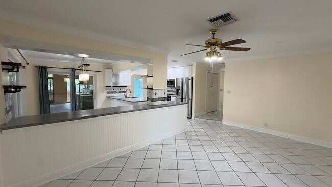 Building Photo - 12157 Sycamore Ln