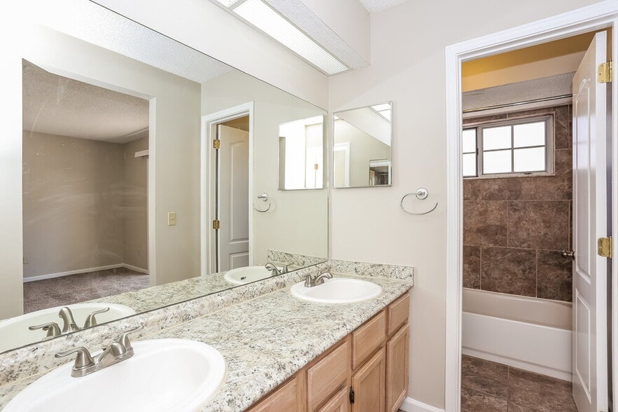 Building Photo - 7579 Sugar Bay Ln