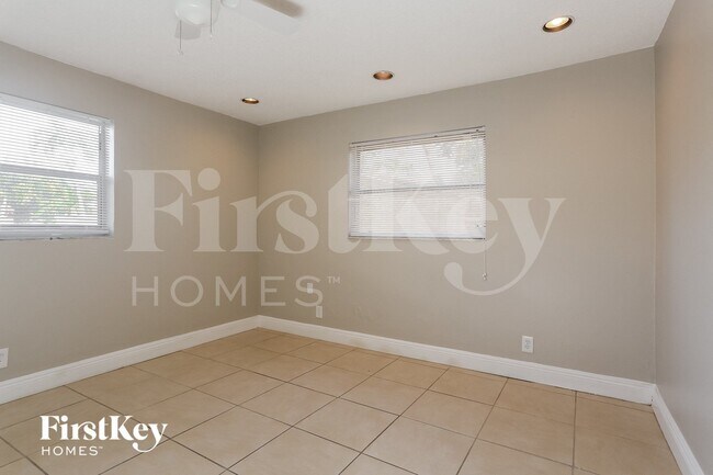 Building Photo - 11201 NW 39th Ct