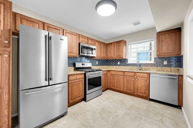 Building Photo - 157 Tulip Ln