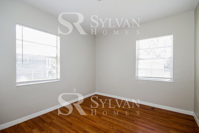 Building Photo - 885 Lakeview Ave