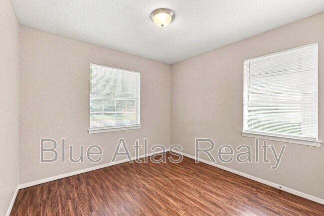 Building Photo - 3609 Galaxie Dr