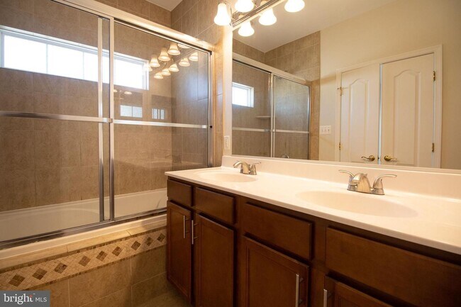 Building Photo - 522 Jurgensen Pl